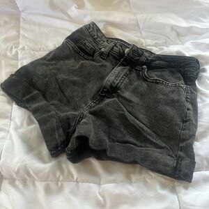 DENIM SHORTS | black cuffed denim shorts